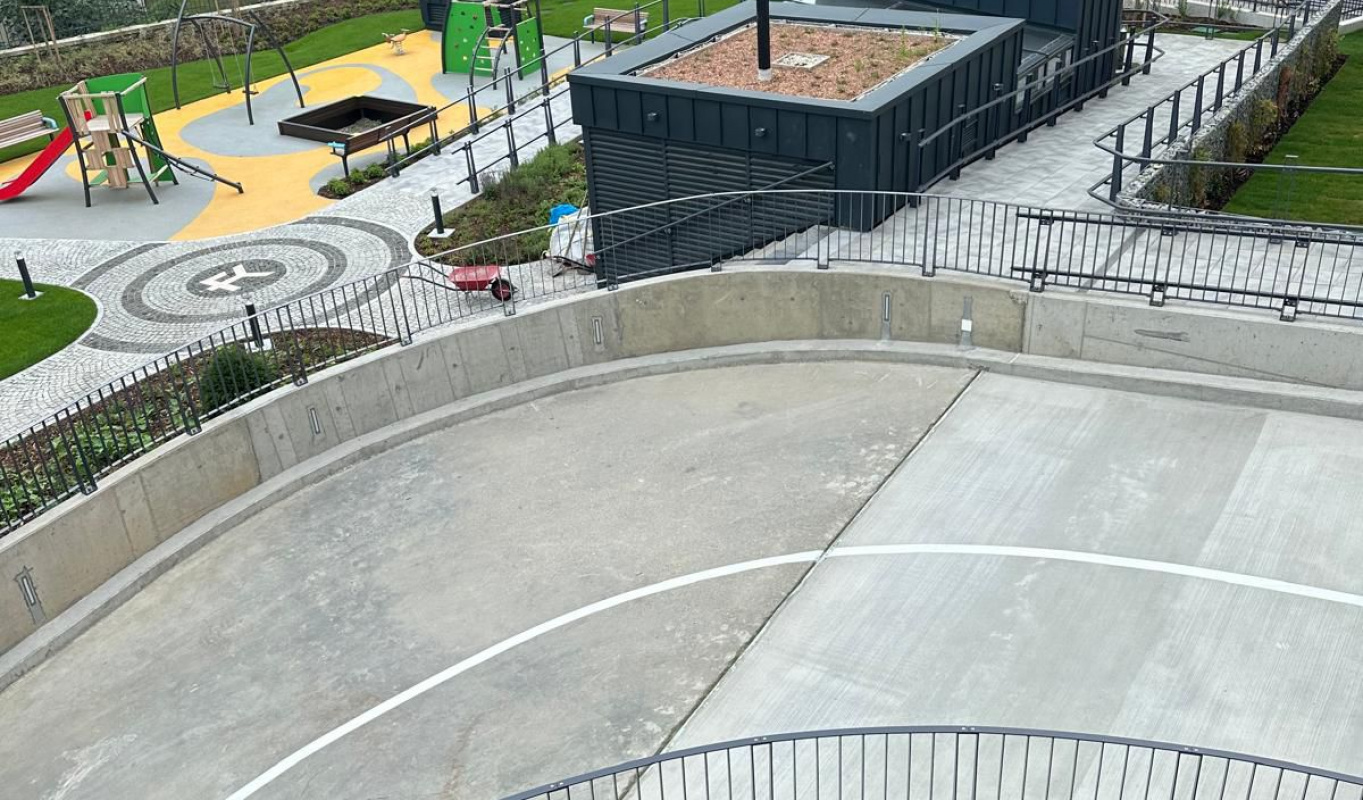 Kompletný exteriér s cestou